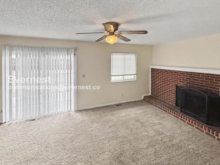 4660 Anjelina Cir N - Photo 6 of 27