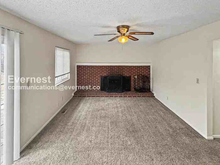 4660 Anjelina Cir N - Photo 7 of 27