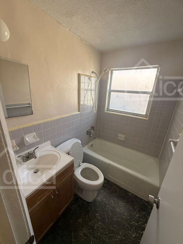 625 8th St #1 - Photo 2 of 10