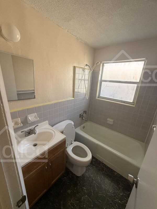 625 8th St #1 - Photo 3 of 10