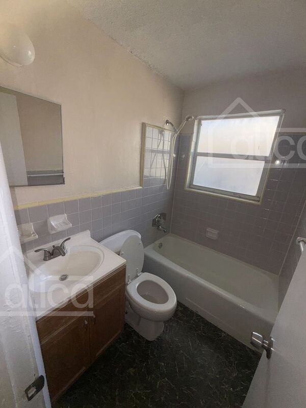 625 8th St #1 - Photo 4 of 10