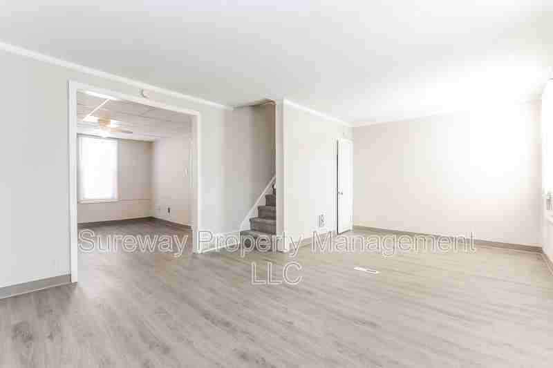 8 W 8th St - Photo 3 of 15