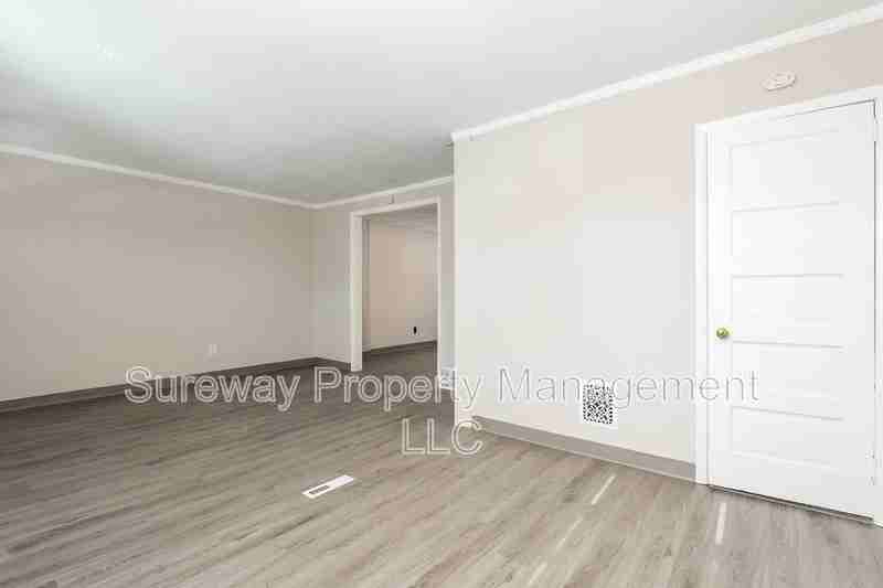 8 W 8th St - Photo 5 of 15