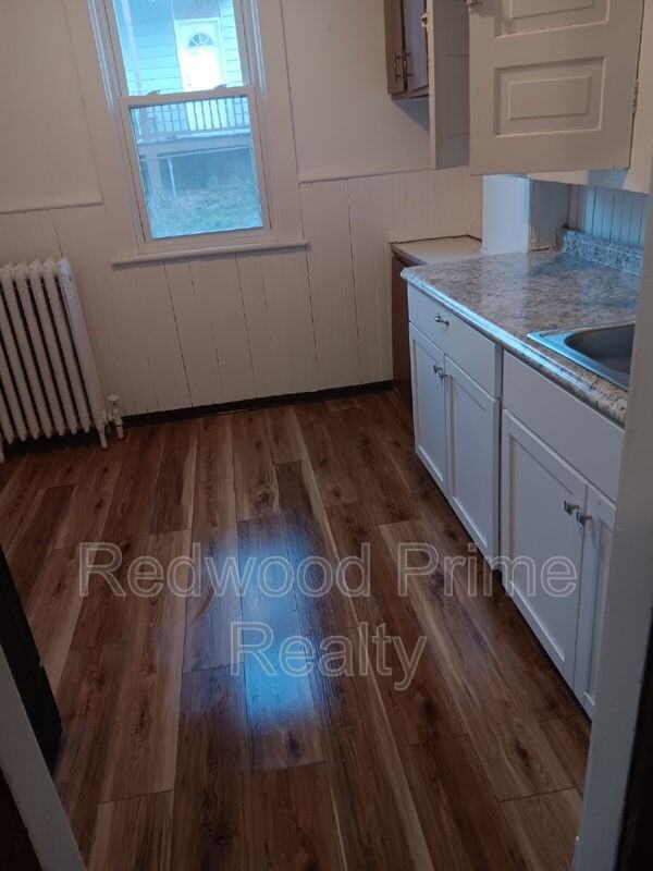 552 Highland Ave - Photo 2 of 11