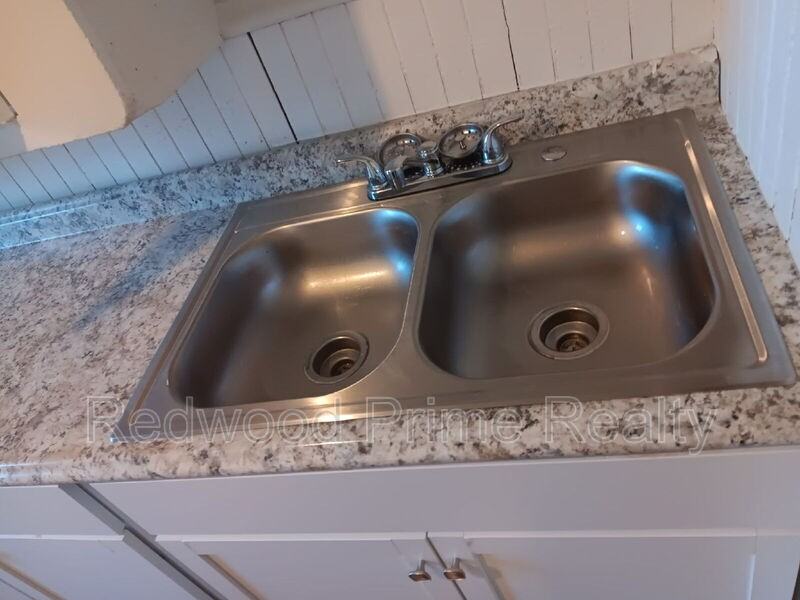 552 Highland Ave - Photo 3 of 11