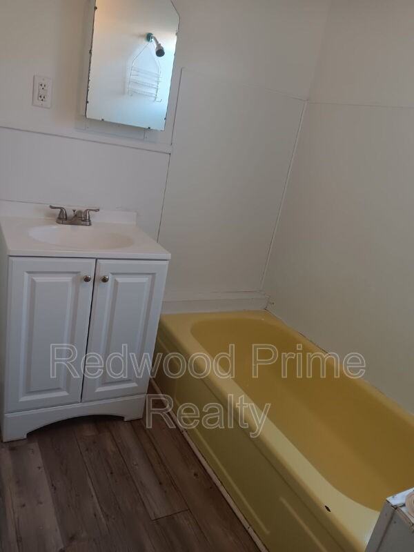 552 Highland Ave - Photo 4 of 11