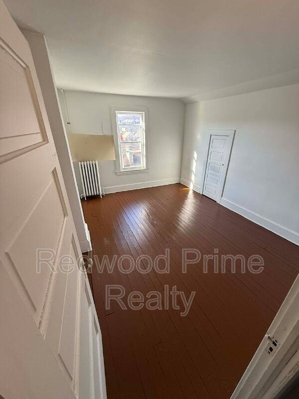 552 Highland Ave - Photo 7 of 11