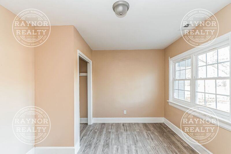 641 Kenwood St #641B - Photo 3 of 17