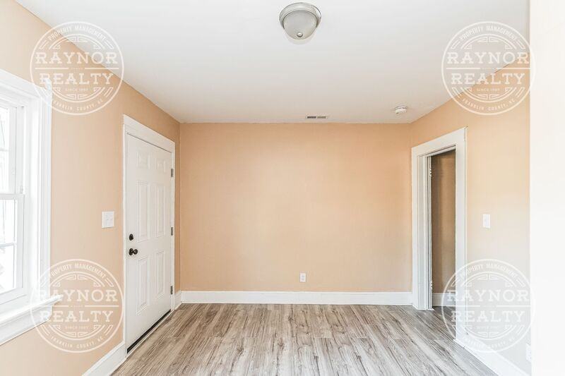 641 Kenwood St #641B - Photo 4 of 17