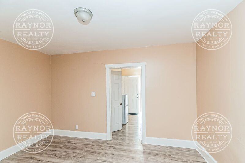 641 Kenwood St #641B - Photo 7 of 17