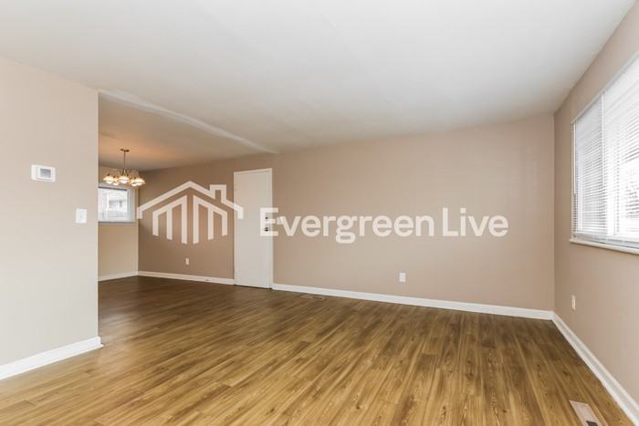 4415 Kitridge Rd - Photo 3 of 15