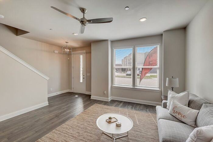 1001 Lifford Ln #401 - Photo 3 of 37