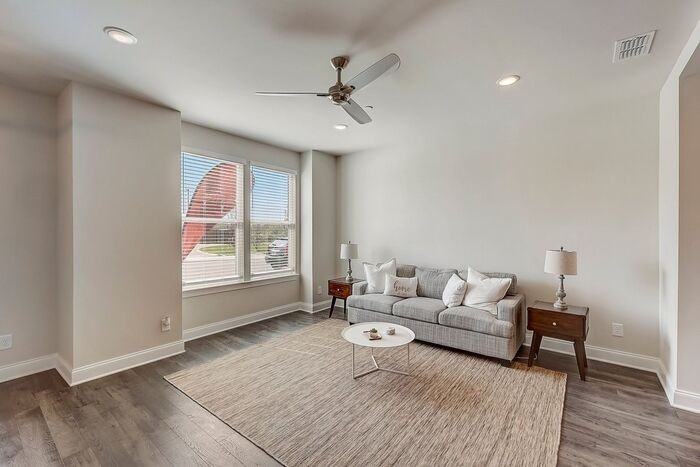 1001 Lifford Ln #401 - Photo 4 of 37