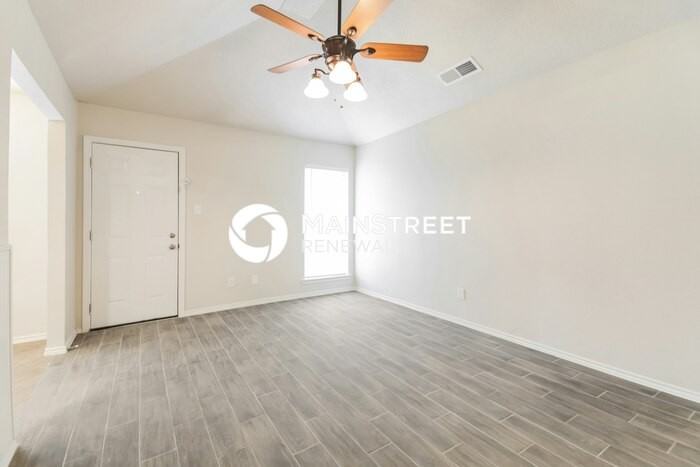 200 Brook Cir - Photo 4 of 17