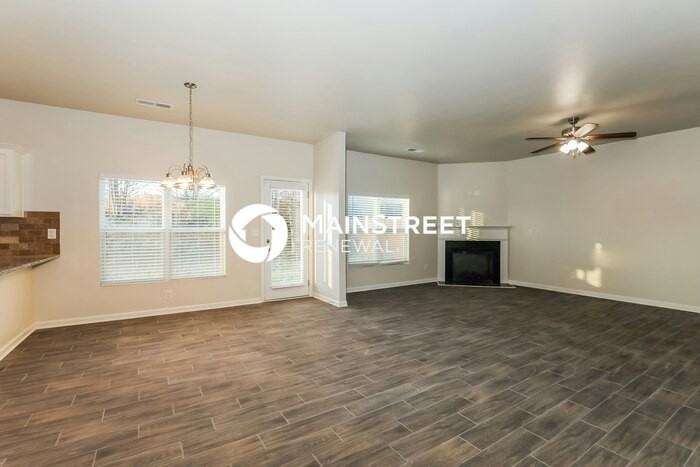 573 Emporia Loop - Photo 2 of 19