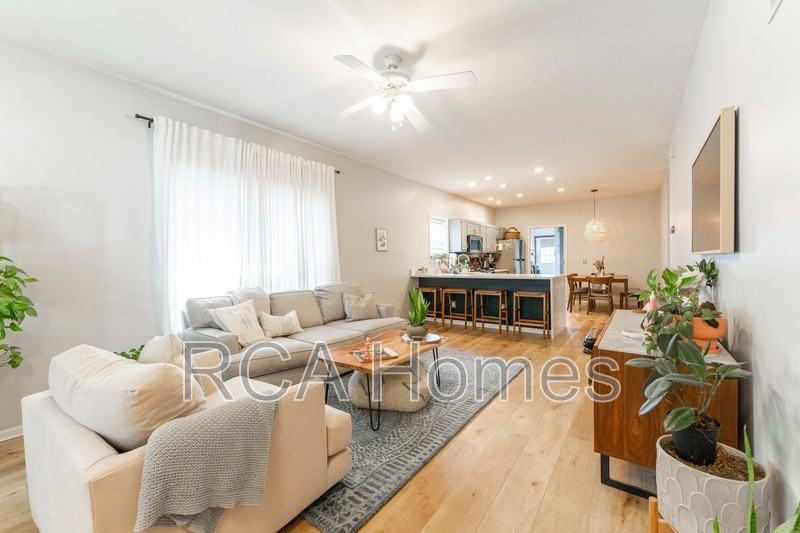 2322 N Talbott St - Photo 2 of 17