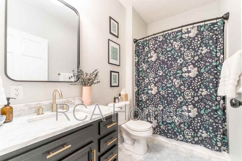 2322 N Talbott St - Photo 5 of 17