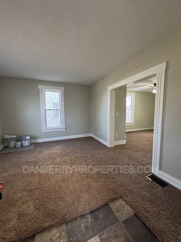 413 Washington St - Photo 2 of 7