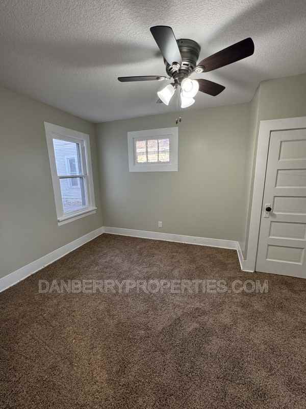 413 Washington St - Photo 5 of 7