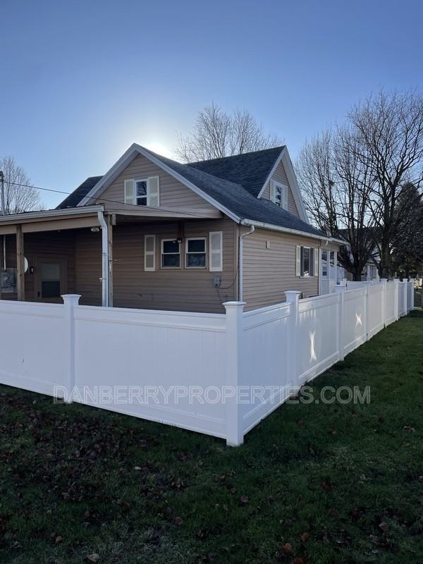 606 South St - Photo 3 of 26