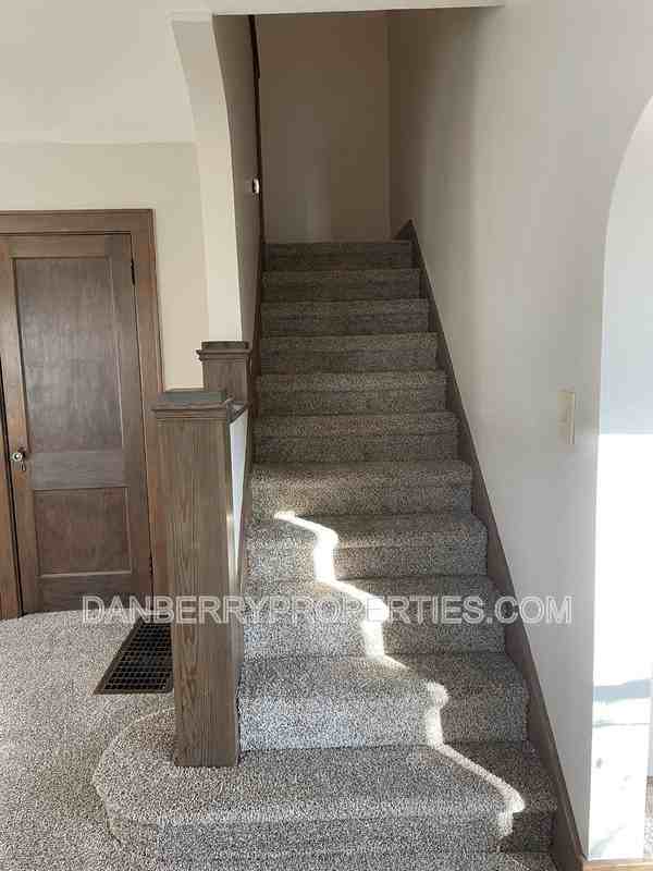 606 South St - Photo 5 of 26