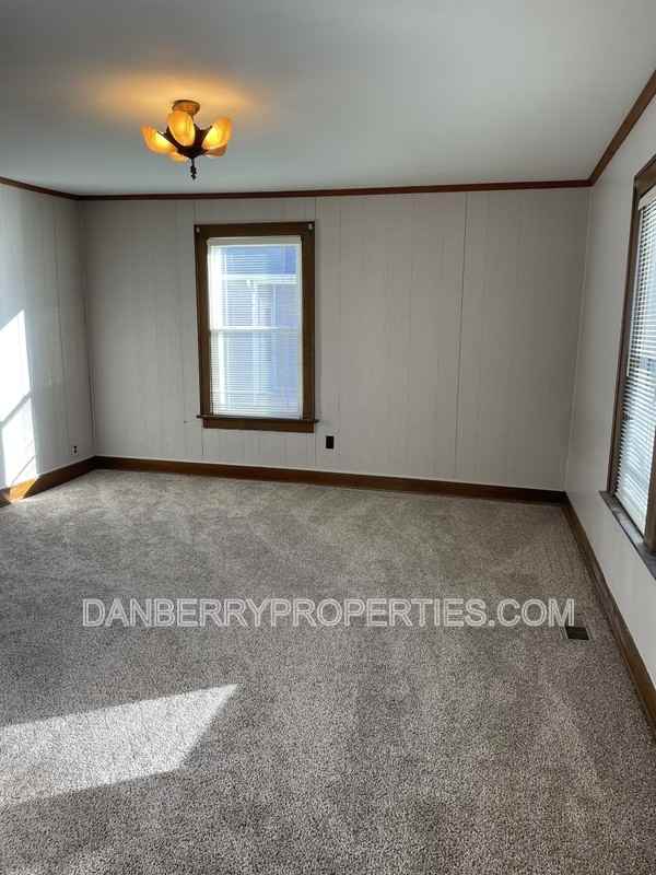 606 South St - Photo 7 of 26