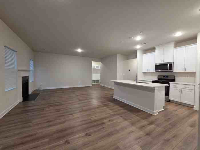 144 Watford Ln - Photo 4 of 50