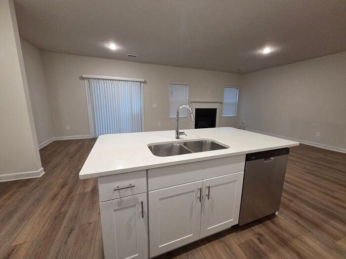 144 Watford Ln - Photo 5 of 50