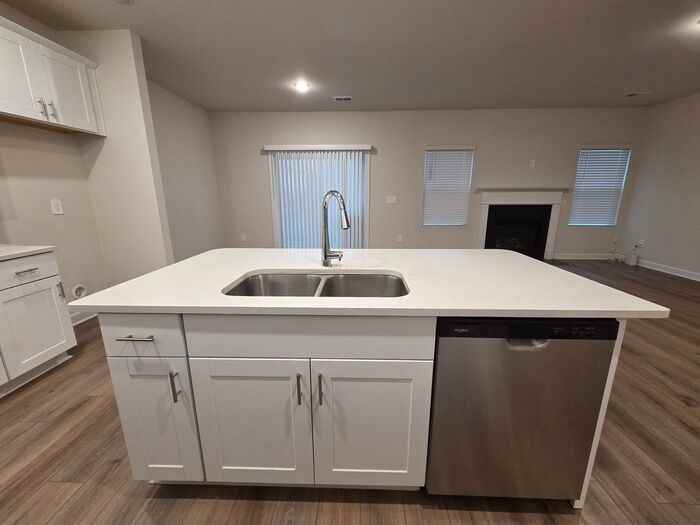 144 Watford Ln - Photo 6 of 50