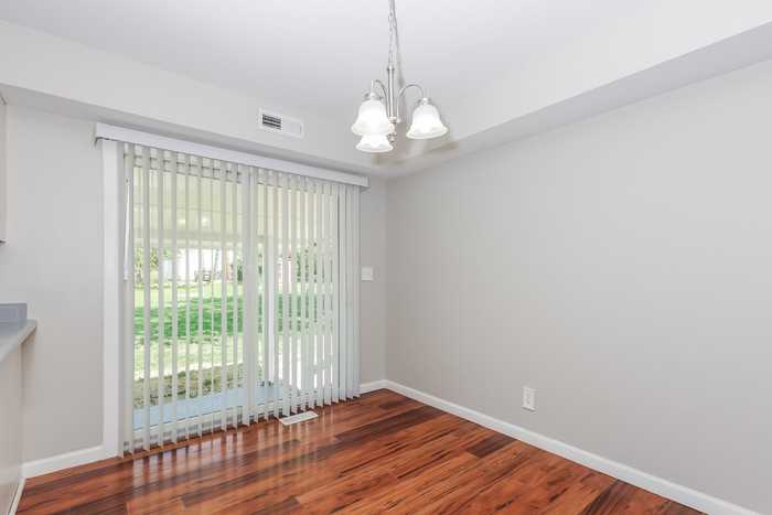 138 Montgomery Ave - Photo 4 of 11