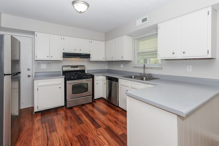 138 Montgomery Ave - Photo 5 of 11