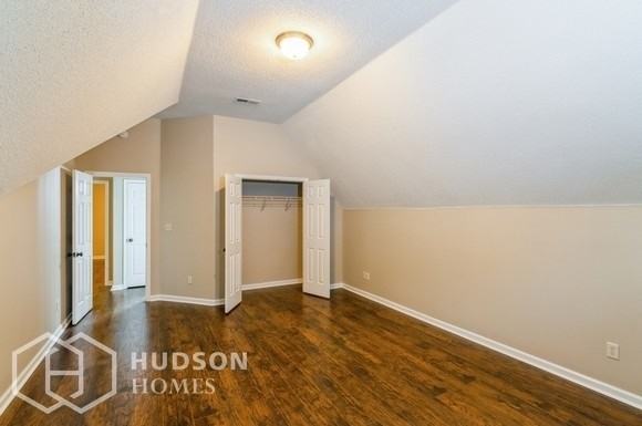 10123 Bloomsbury Ave - Photo 7 of 17