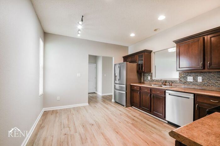 4258 Amesbury Pl - Photo 4 of 18