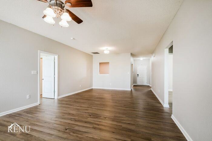 4258 Amesbury Pl - Photo 5 of 18