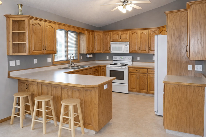 2113 Santa Barbara Dr - Photo 2 of 5