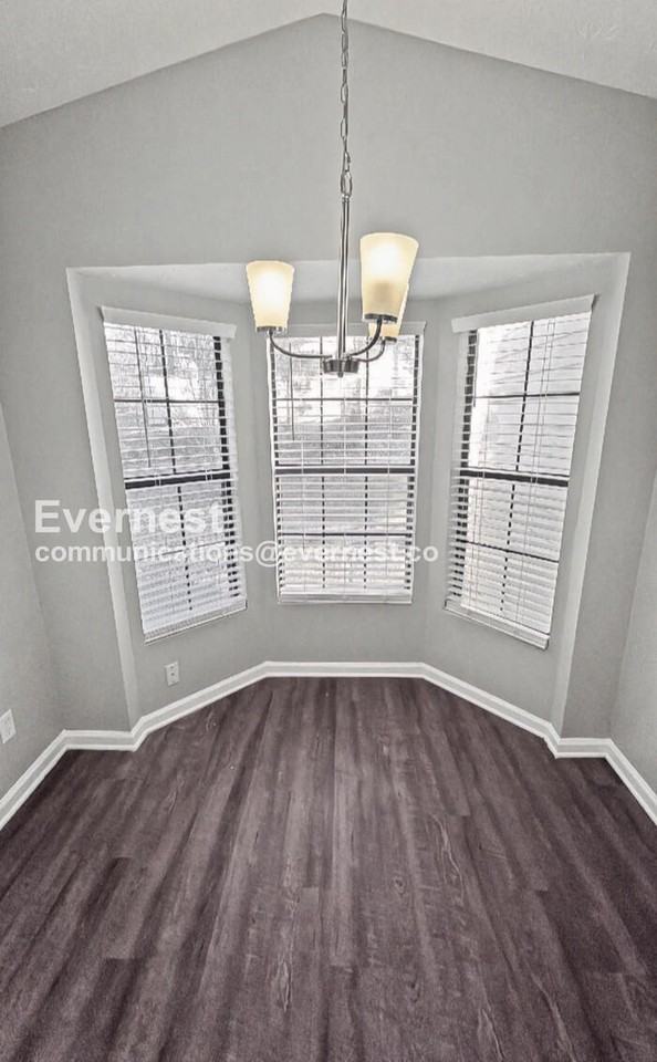 1069 Estates Ct - Photo 6 of 27