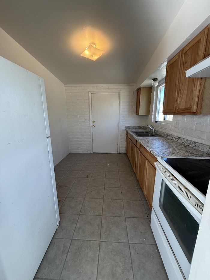 6961 S Missiondale Rd - Photo 3 of 11