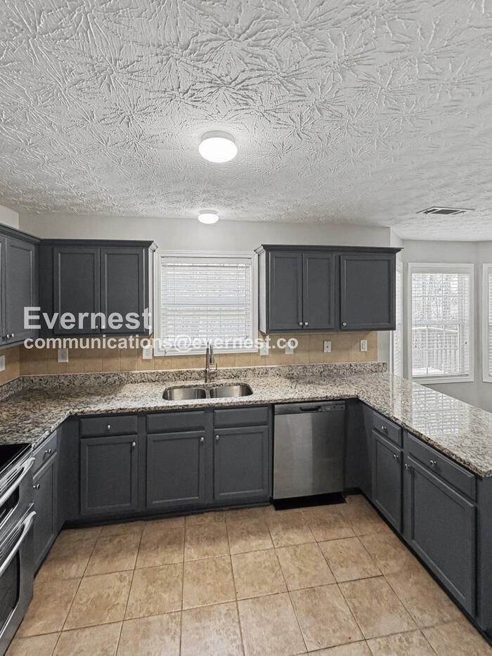 1224 Morrow Dr - Photo 4 of 39