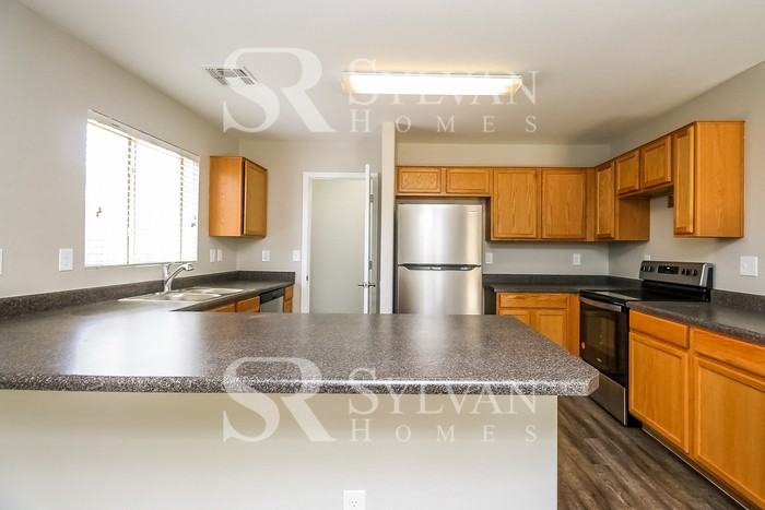 2233 W Broadway Ave - Photo 6 of 15