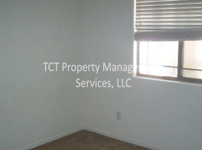 2321 N 92nd Dr - Photo 5 of 6