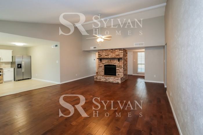 410 E Crossland Blvd - Photo 3 of 15