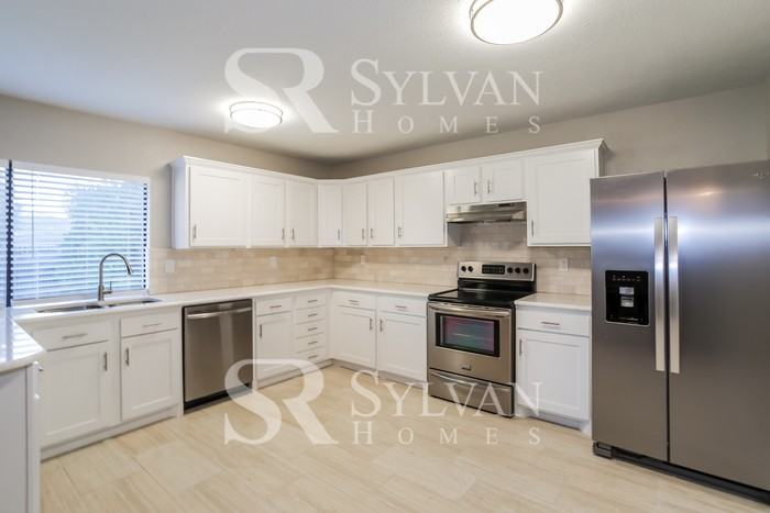 410 E Crossland Blvd - Photo 5 of 15