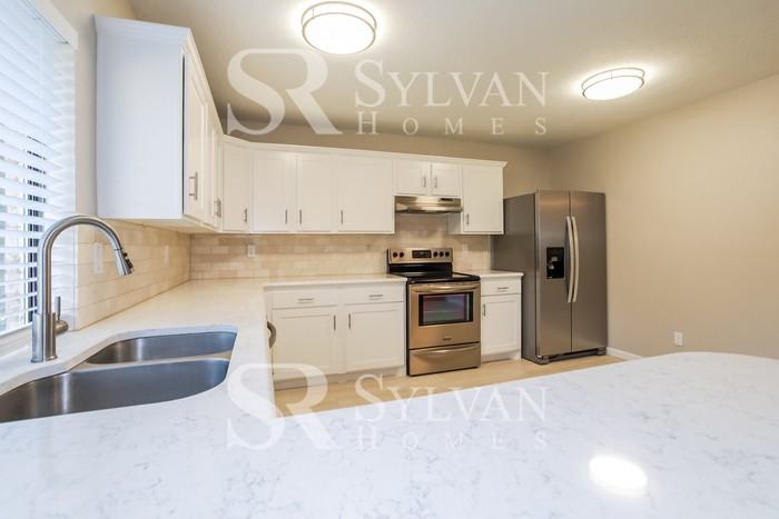 410 E Crossland Blvd - Photo 6 of 15