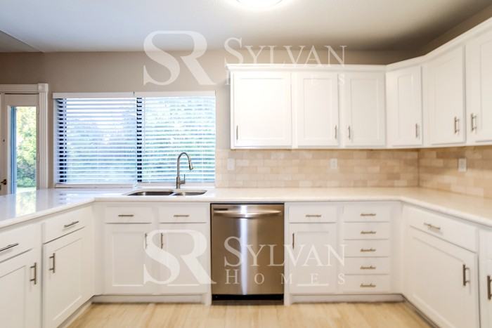 410 E Crossland Blvd - Photo 7 of 15