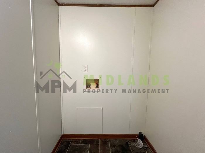 575 Forts Pond Rd - Photo 3 of 43