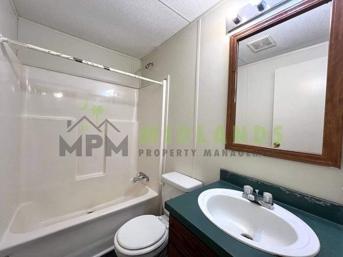 575 Forts Pond Rd - Photo 4 of 43