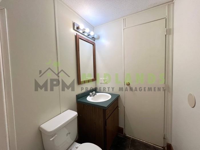 575 Forts Pond Rd - Photo 6 of 43