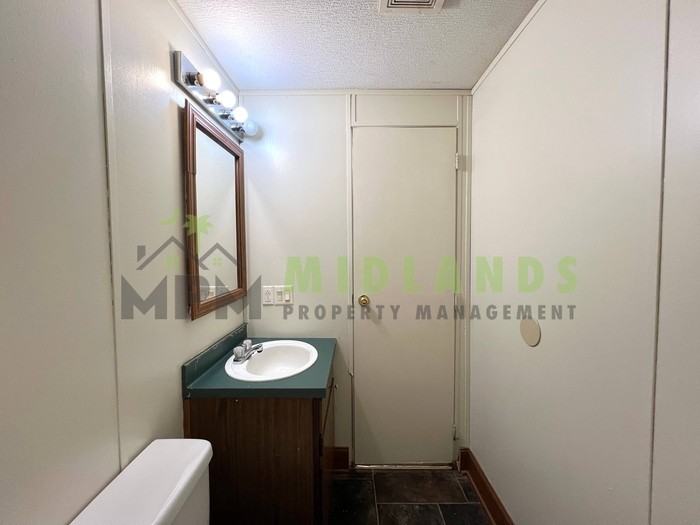 575 Forts Pond Rd - Photo 7 of 43