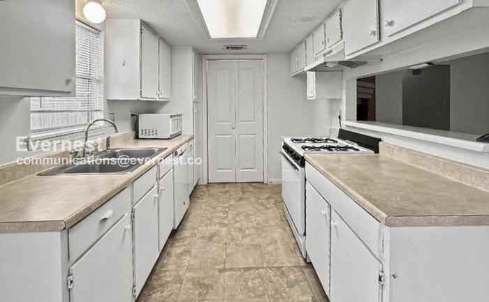 3206 Abbey Field Ln - Photo 2 of 22