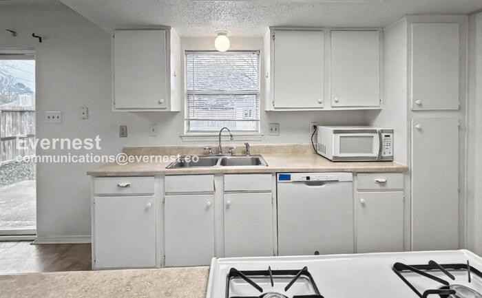 3206 Abbey Field Ln - Photo 3 of 22